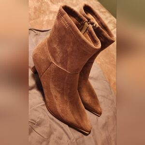 NWOT- Chic Tan Flux Suede Ankle Boots With Fleece Lining Size 9
